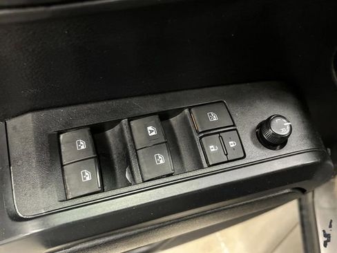Used 2022 Toyota Tacoma SR image 25