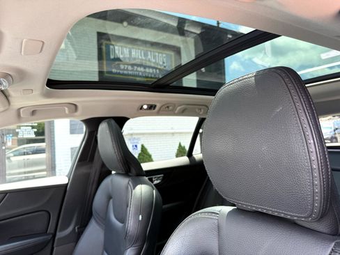Used 2020 Volvo V60 T5 Cross Country image 20