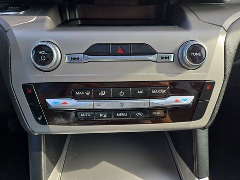 Used 2022 Ford Explorer XLT w/ Equipment Group 202A image 20