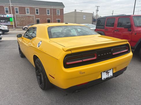 Used 2017 Dodge Challenger R/T RWD image 3