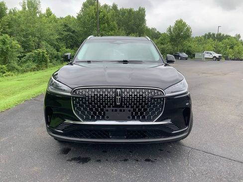 Used 2025 Lincoln Aviator Reserve AWD/4WD image 4