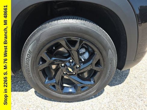 Used 2025 Chevrolet Trax LT FWD image 6