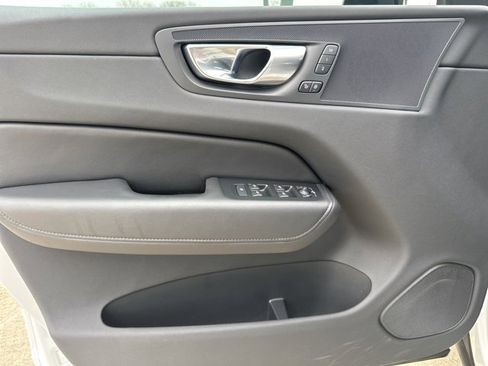 Certified 2025 Volvo XC60 B5 Core image 17