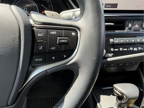 Certified 2024 Lexus ES 300h w/ Premium Package FWD image 16