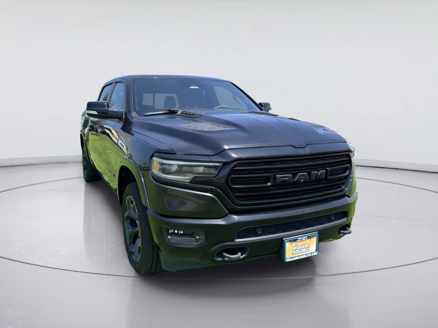Used 2020 RAM 1500 Limited w/ Black Appearance Package AWD/4WD image 2