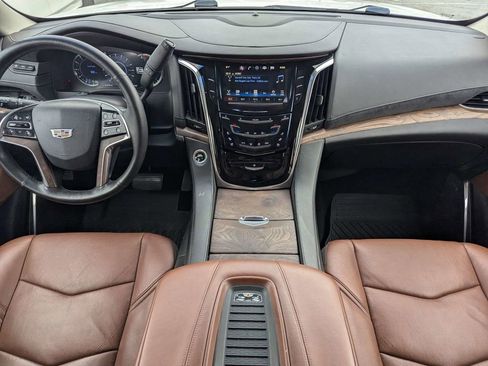 Used 2016 Cadillac Escalade Luxury AWD/4WD image 17