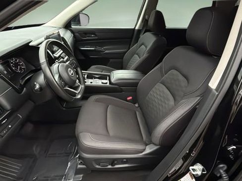 Used 2024 Nissan Pathfinder SV image 18