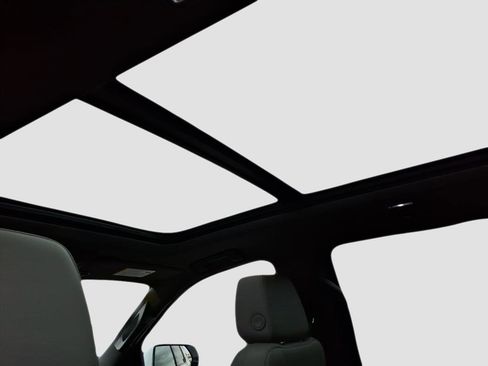 Used 2022 Chevrolet Suburban LT image 14