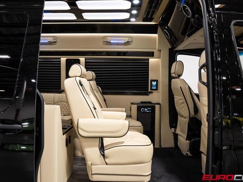 Used 2022 Mercedes-Benz Sprinter 2500 image 40