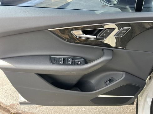 Used 2021 Audi Q7 2.0T Premium Plus w/ Executive Package image 4