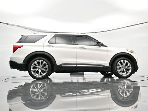 Certified 2023 Ford Explorer Platinum w/ Technology Package image 41