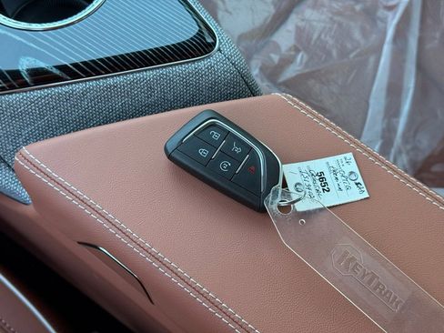 New 2026 Cadillac Optiq Luxury 2 image 33