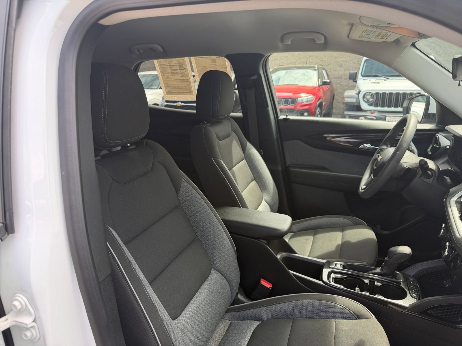 Used 2025 Chevrolet TrailBlazer LT FWD image 34