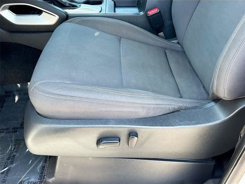 Used 2022 Nissan Frontier SV w/ Technology Package RWD image 18