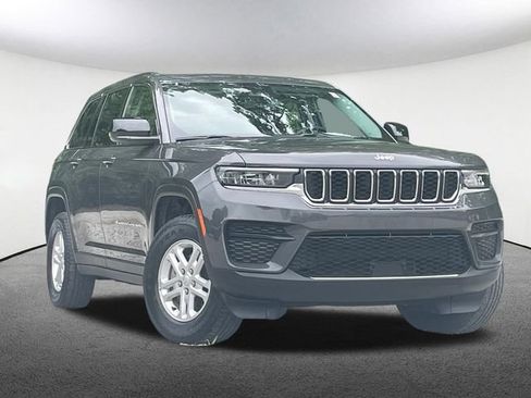Used 2023 Jeep Grand Cherokee Laredo AWD/4WD image 2