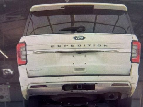Used 2024 Ford Expedition Platinum RWD image 12
