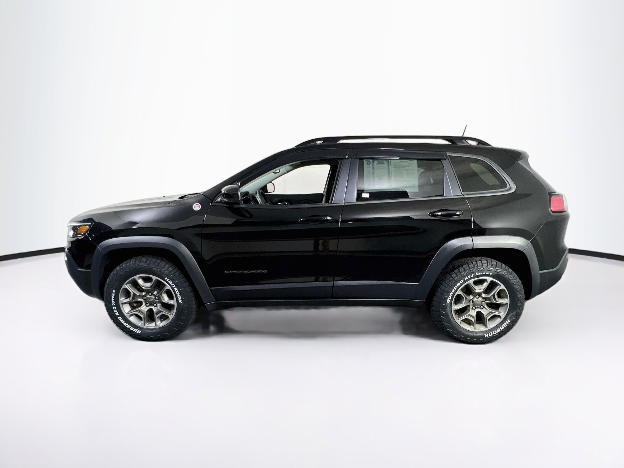 Used 2022 Jeep Cherokee Trailhawk AWD/4WD image 8