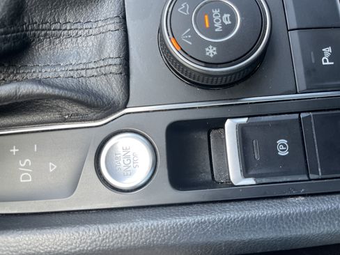 Used 2020 Volkswagen Atlas Cross Sport SEL image 27