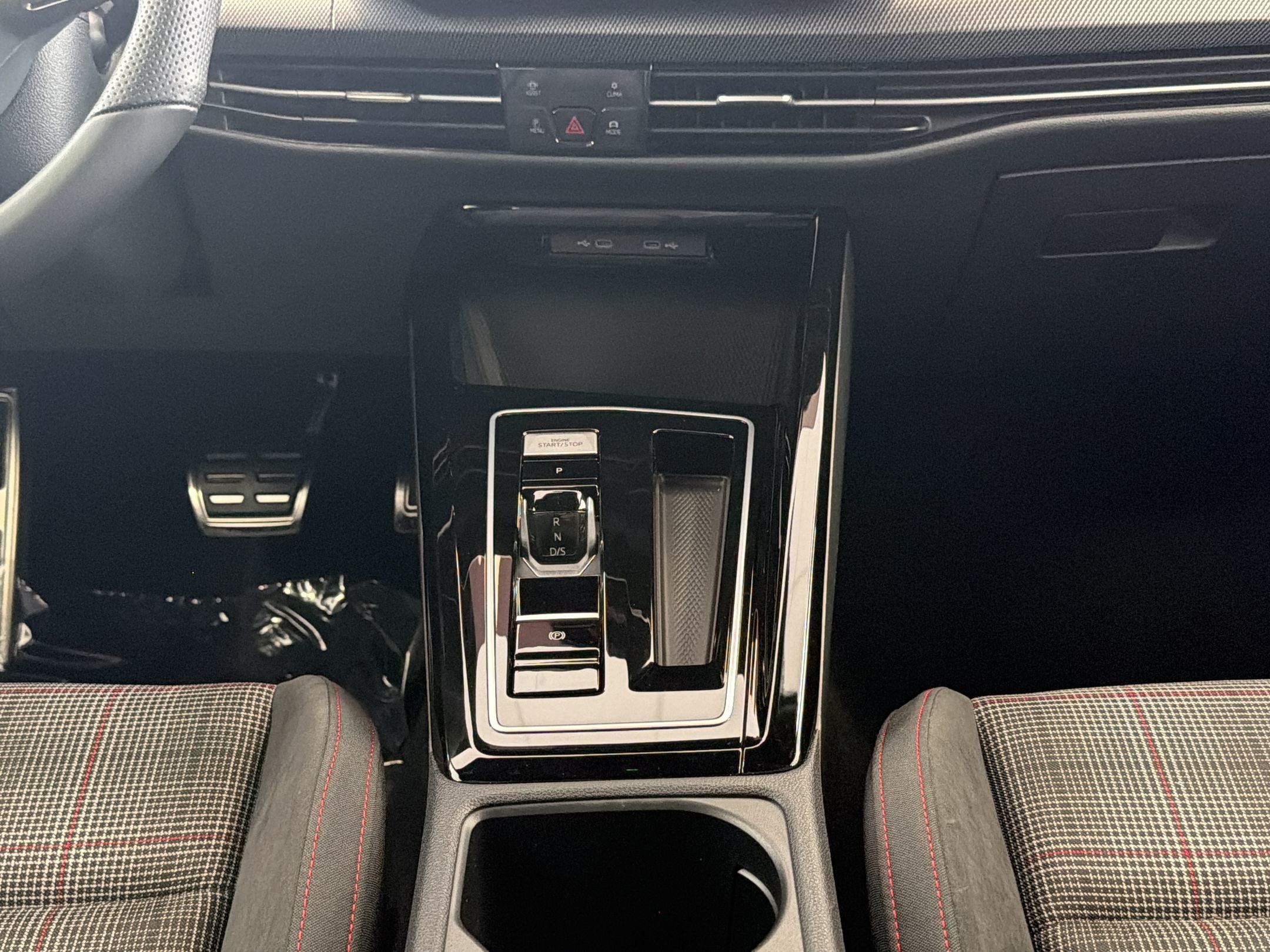 New 2026 Volkswagen Golf SE FWD image 18