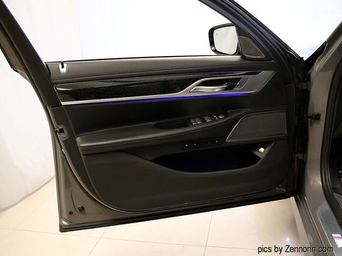 Certified 2022 BMW 750i xDrive w/ Executive Package image 29