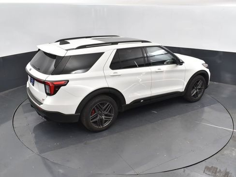 Certified 2025 Ford Explorer ST image 36