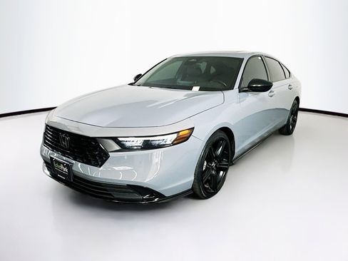 Used 2025 Honda Accord Sport image 3