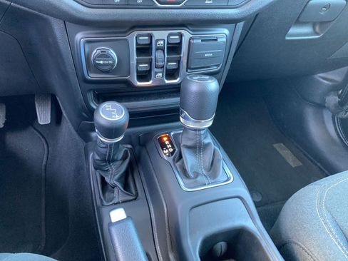 Used 2025 Jeep Wrangler Sport S AWD/4WD image 40