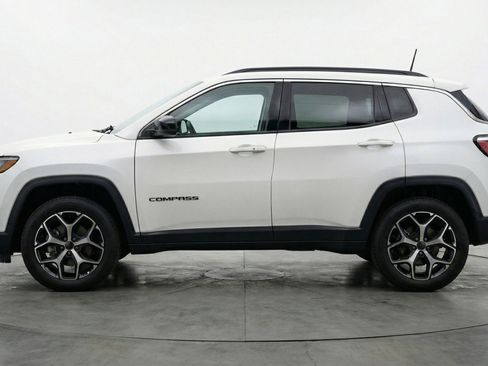 Used 2025 Jeep Compass Limited image 5