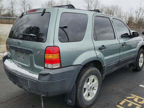 Used 2005 Ford Escape XLT image 2