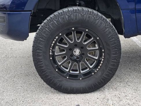 Used 2021 Nissan Titan SV w/ SV Convenience Package image 11