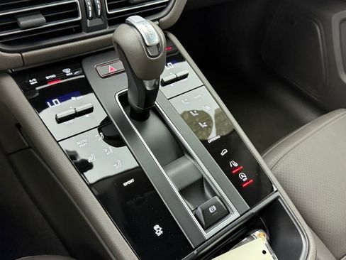 New 2025 Porsche Macan image 21