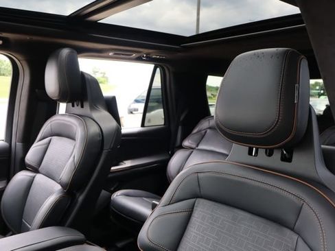 Used 2025 Lincoln Navigator Black Label AWD/4WD image 16