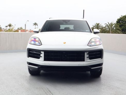 Certified 2024 Porsche Cayenne AWD/4WD image 6