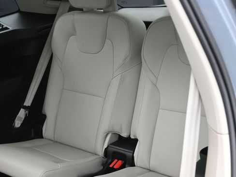 Used 2021 Volvo XC90 T6 Momentum w/ Advanced Package image 20