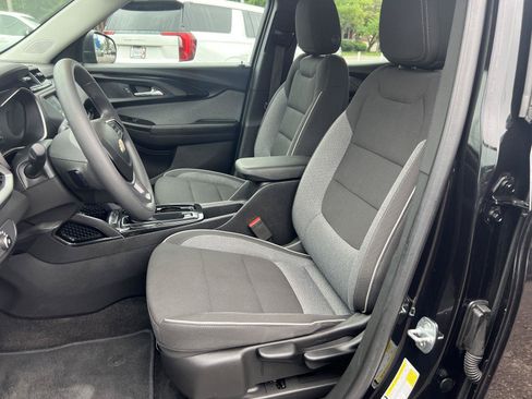 Used 2023 Chevrolet TrailBlazer LS FWD image 11