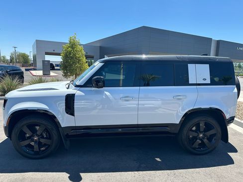 Used 2023 Land Rover Defender 110 V8 AWD/4WD image 13