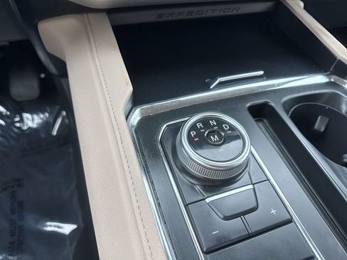 Used 2024 Ford Expedition Max XLT image 18