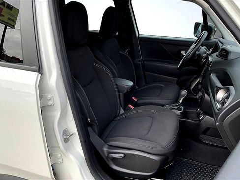 Used 2023 Jeep Renegade Latitude w/ Premium Group image 7