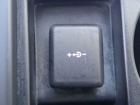 Used 2025 Jaguar F-PACE R-Dynamic S image 32