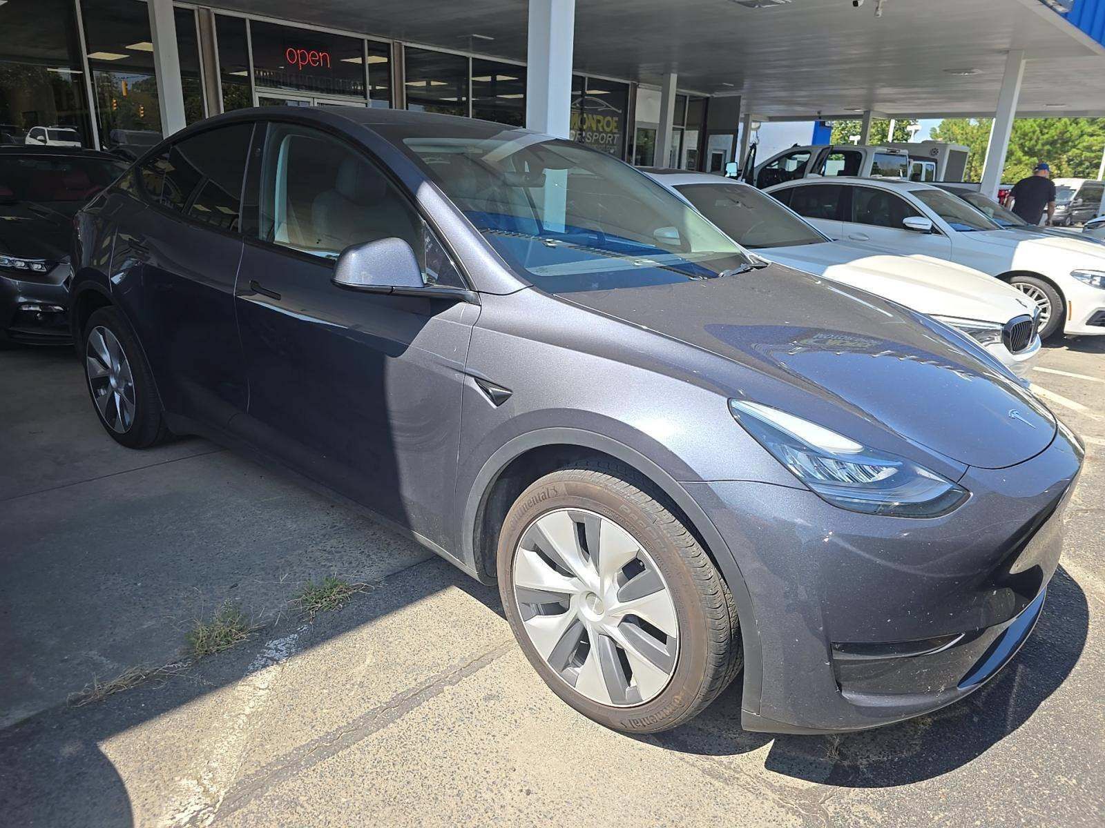 Used 2023 Tesla Model Y Long Range AWD/4WD image 4