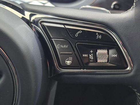 Used 2022 Bentley Bentayga image 41