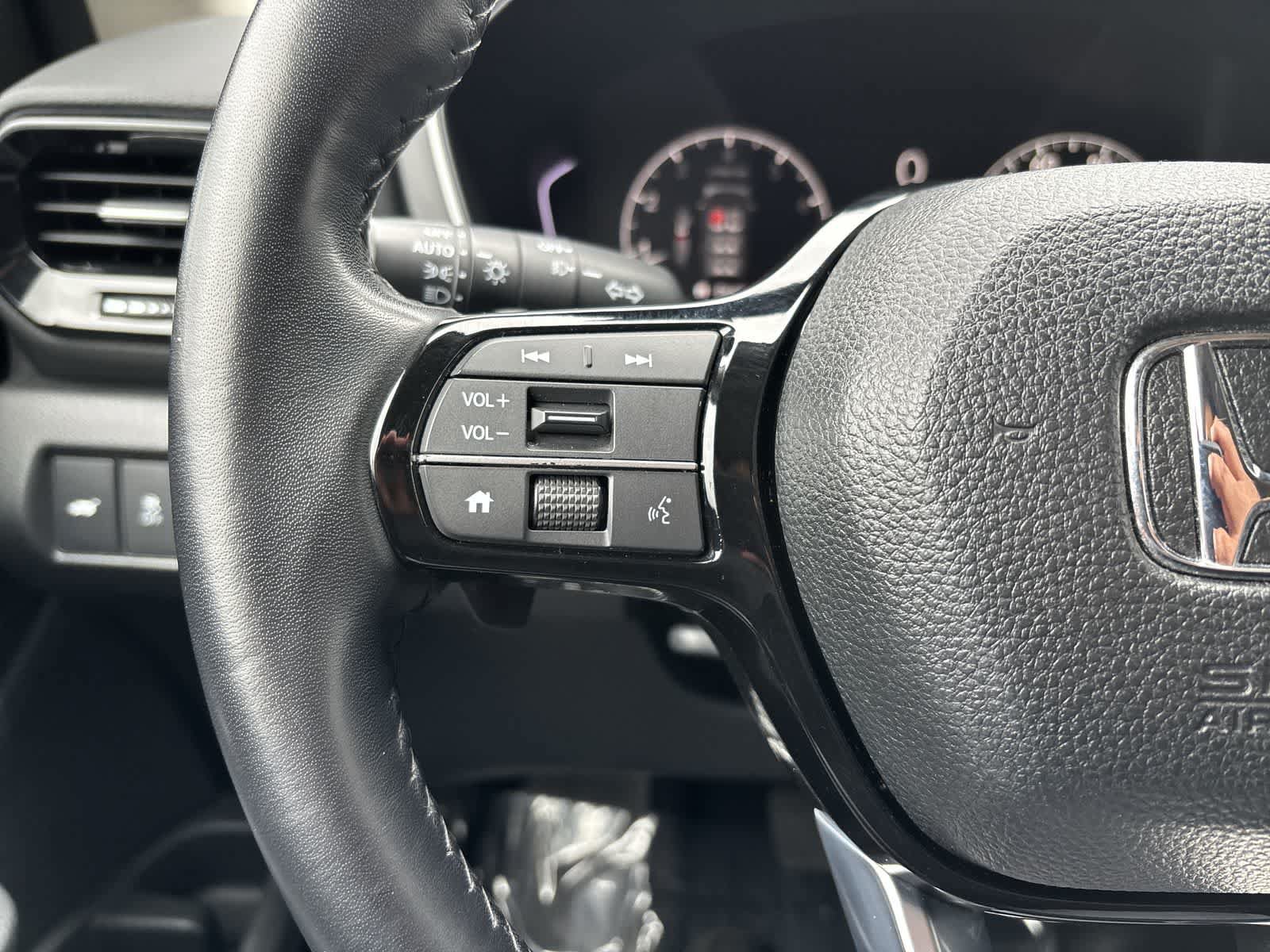 Used 2025 Honda Pilot Touring image 12