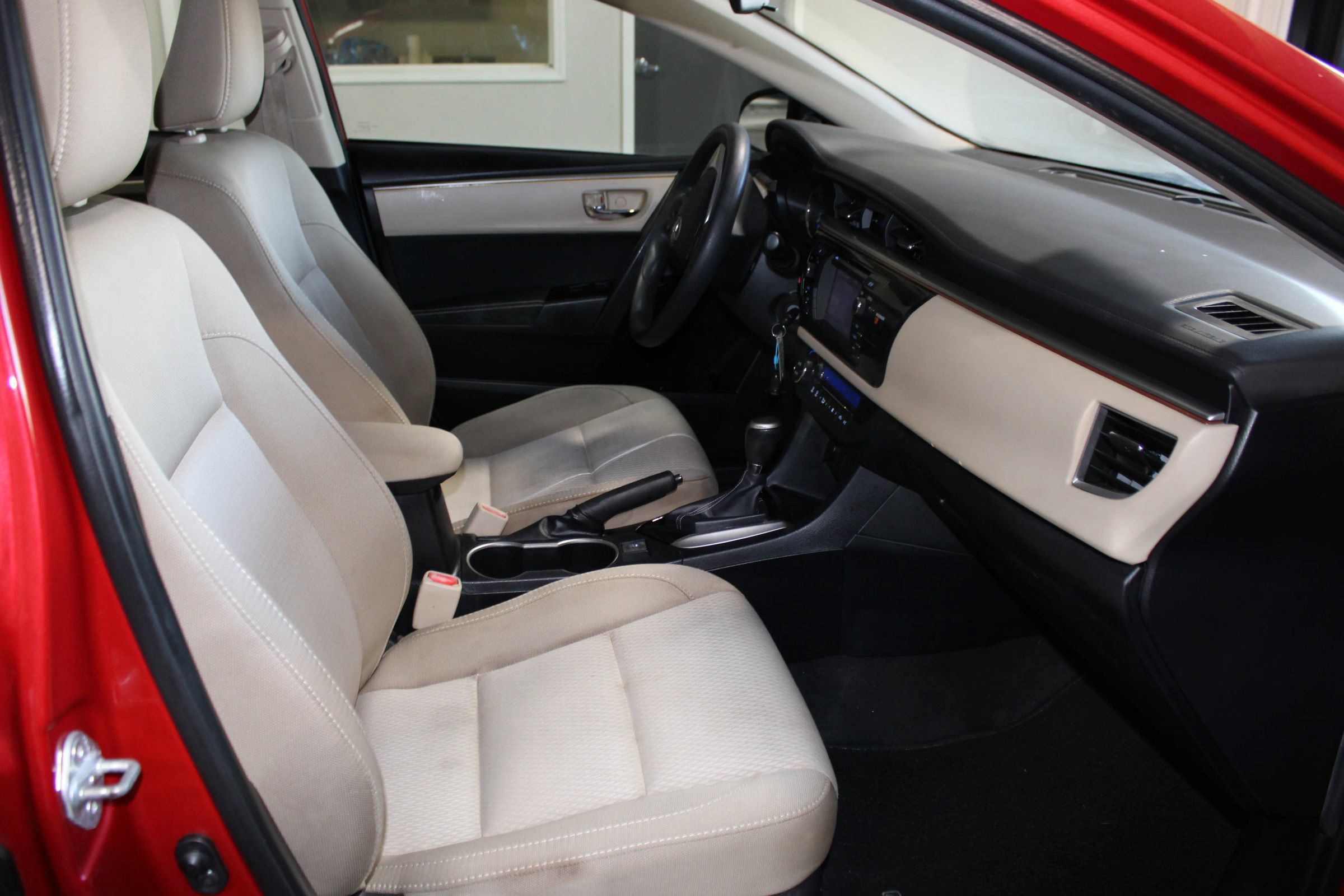 Used 2016 Toyota Corolla LE FWD image 23