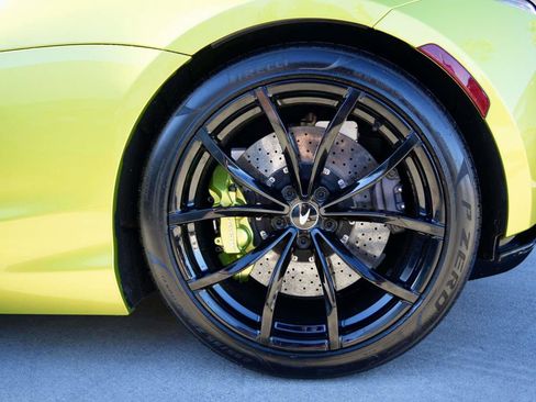 Used 2023 McLaren Artura image 7