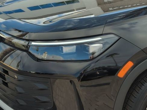 Certified 2025 Volkswagen Tiguan S image 7