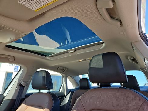 Used 2025 Volkswagen Jetta SEL image 11