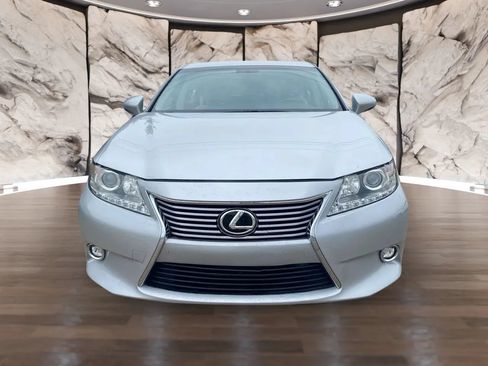 Used 2014 Lexus ES 350 w/ Luxury Package FWD image 2