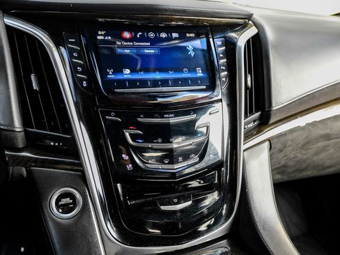 Used 2017 Cadillac Escalade Platinum image 24