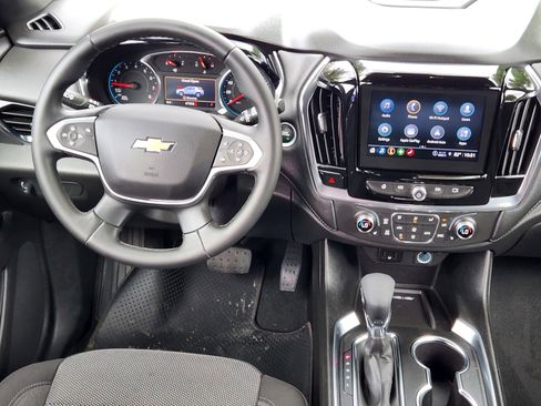 Used 2023 Chevrolet Traverse LT FWD image 9