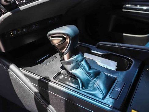 Used 2024 Lexus ES 350 w/ Premium Package FWD image 17